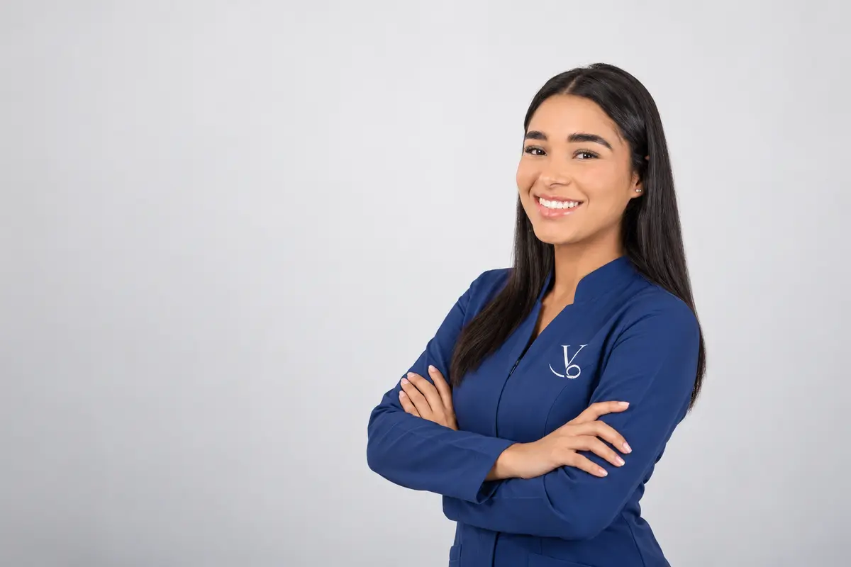 Soriangel Reyes con uniforme profesional Veori